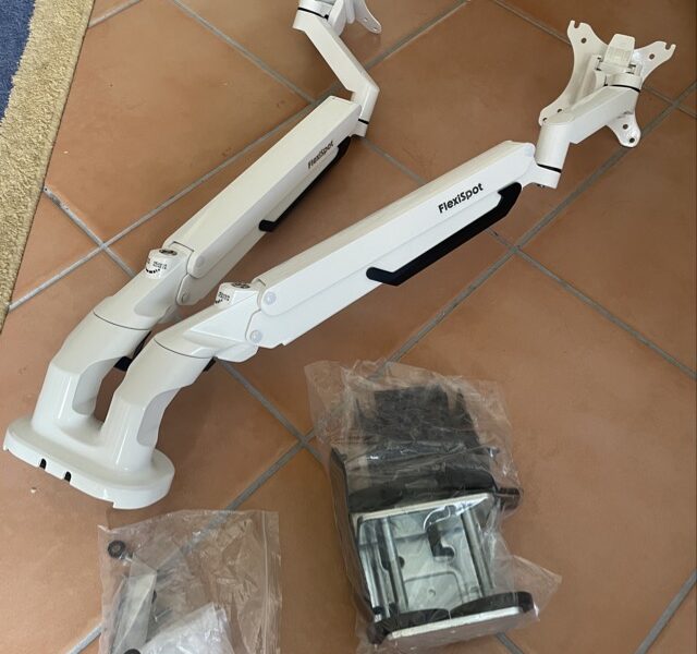 듀얼 모니터암 monitor arm 팝니다 $90