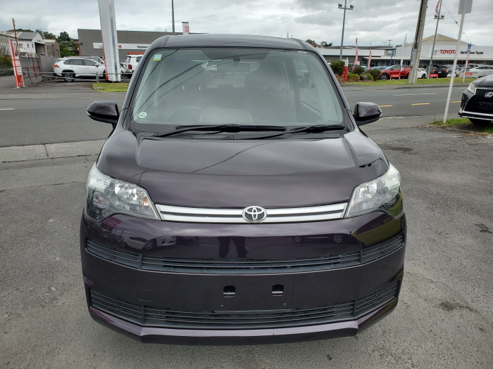 (지난달에) 다섯대가져오고. 한대팔리고.