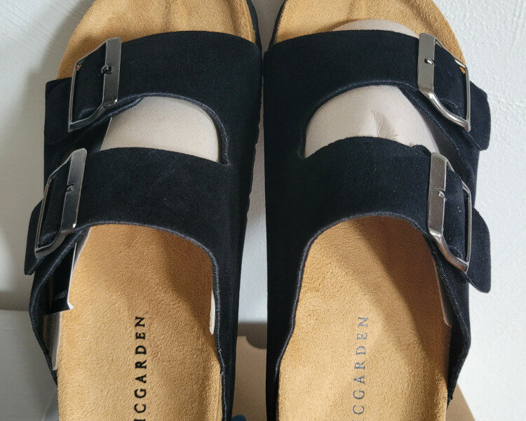 투 스트랩 버클 쿠션 슬리퍼