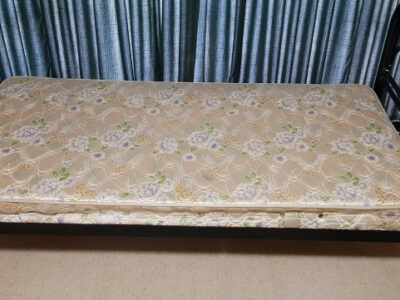 이사정리로 철재 싱글침대 팝니다