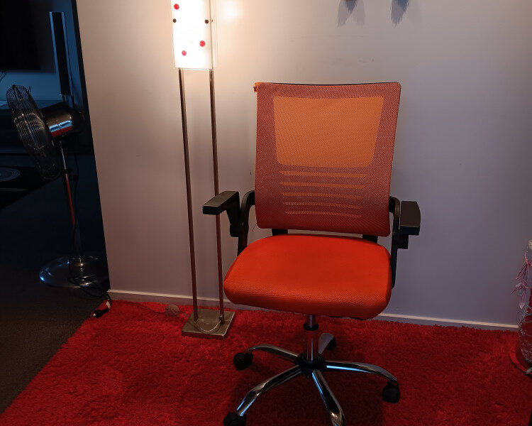 Mesh 소재 Orange 칼라 데스크 CHAIR 55불