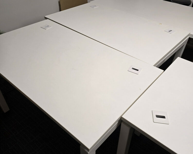 중고 책상과 의자 판매합니다.