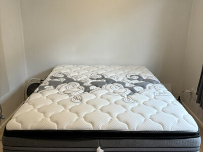 $600 침대 판매합니다.