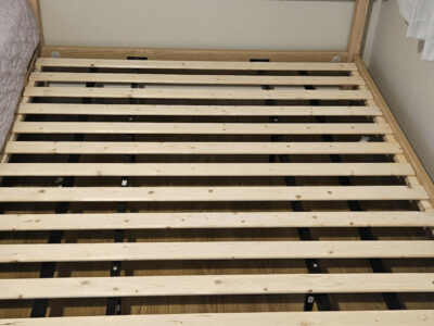 오크 침대 프레임 퀸사이즈 200불