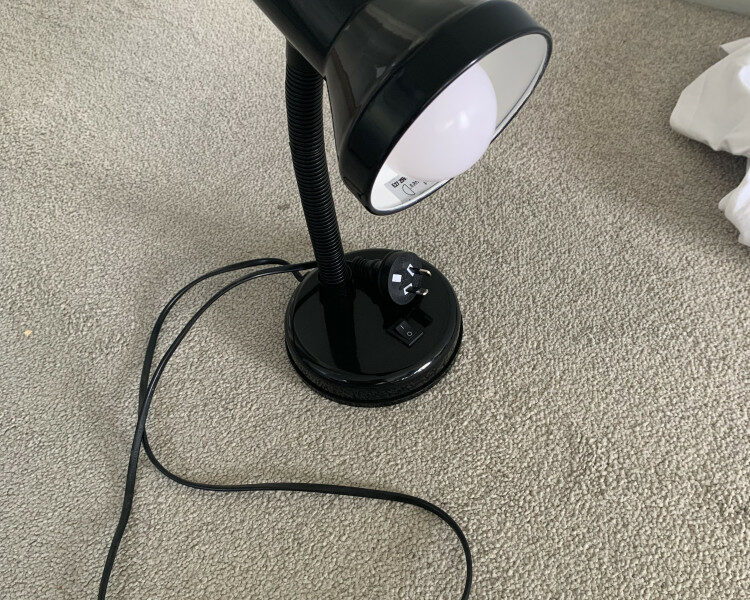 데스크램프팝니다