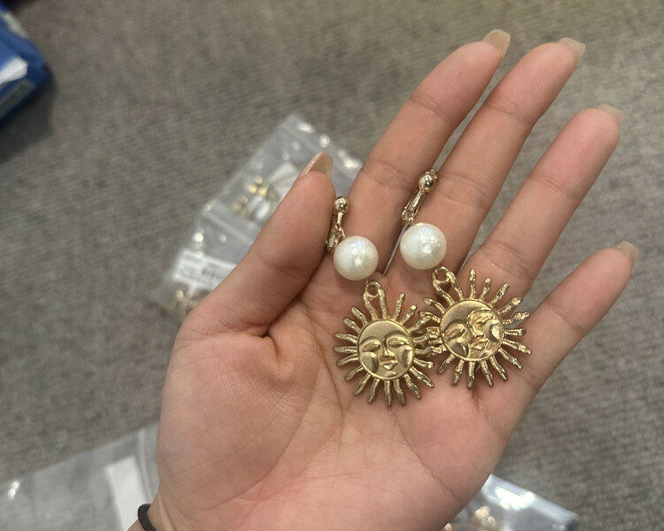 귀찌 모두 $2 (귀 안뚫어도 착용 가능)