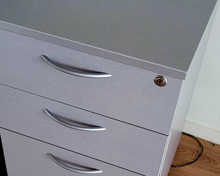 3단 사무용 책상서랍 상태좋음 _18불(예약중)