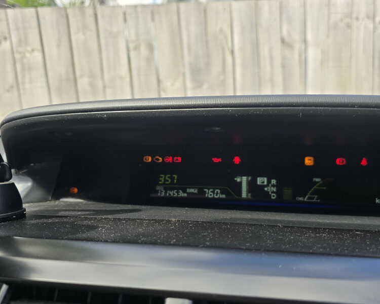 2012 Toyota prius alpha 팝니다.