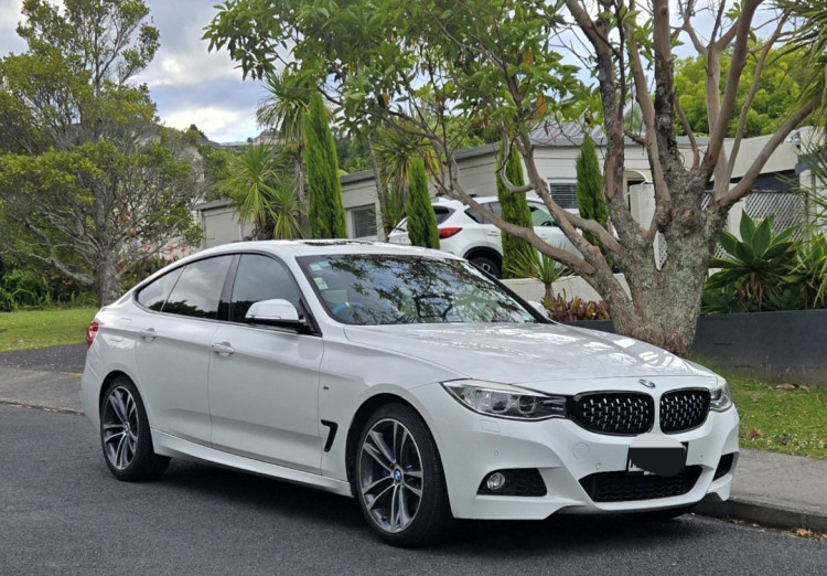 마지막 이었는데 주말이 있었네요 BMW 320i GT X drive M sport 팝니다.