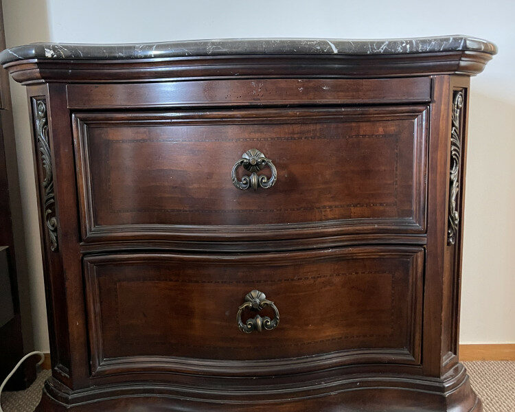 앤틱 사이드 테이블용 서랍장 100불