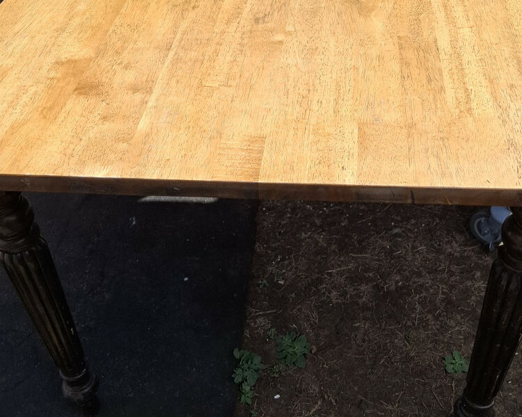 튼튼한원목식탁팝니다 .