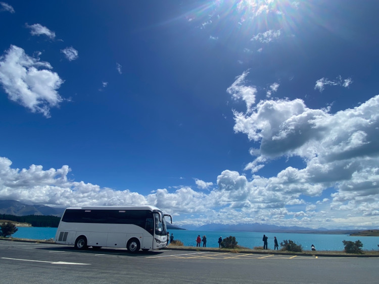 4.5성 호텔,2025년 뉴버스,스카이뷔폐,호텔디너2회,가이드 탁월 역시“길”이 잘합니다