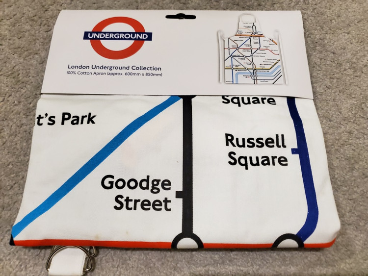 런던 트랜스포트 뮤지엄 앞치마 판매합니다.